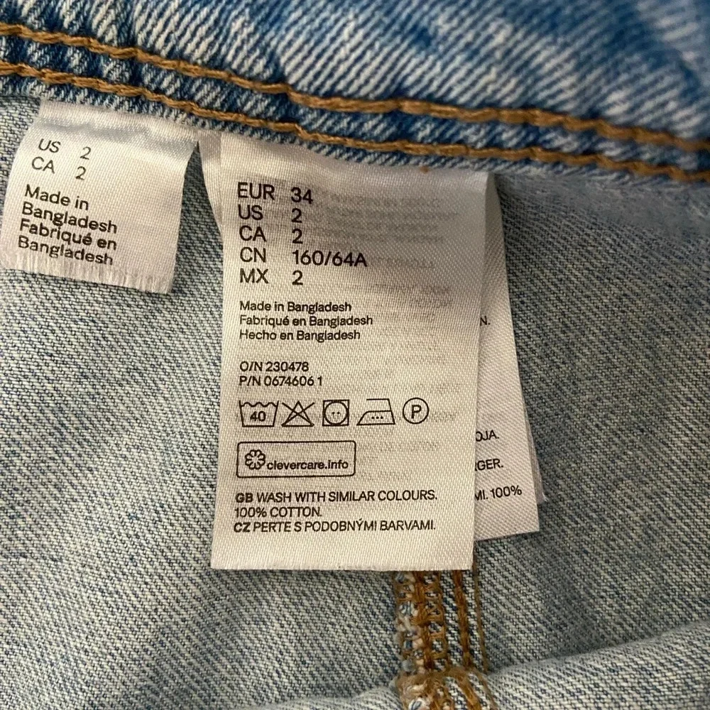 H&M Divided women’s button up light wash denim miniskirt — size 2 - Picture 5 of 7